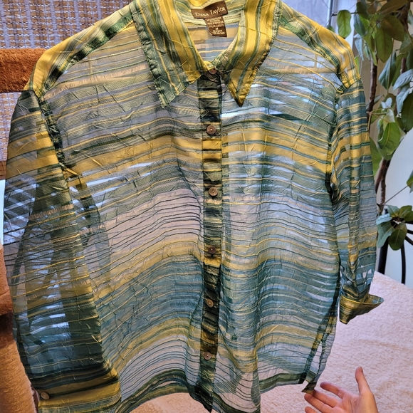 Translucent blouse - Picture 8 of 8